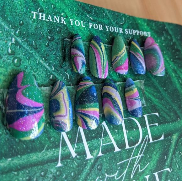 Handmade Watermarble Nail Set - Picture 2 of 2